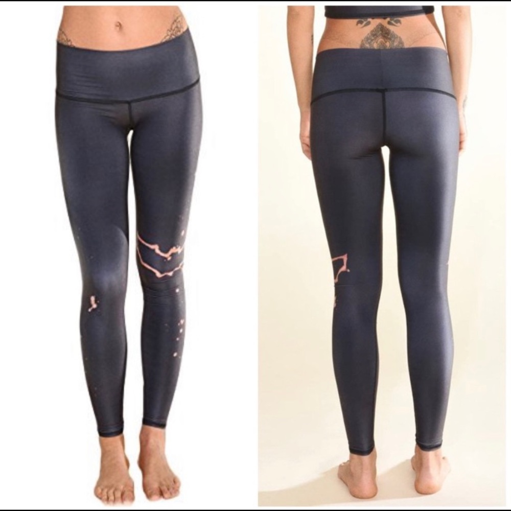 Rare Teeki rebirth hot pant legging, size small